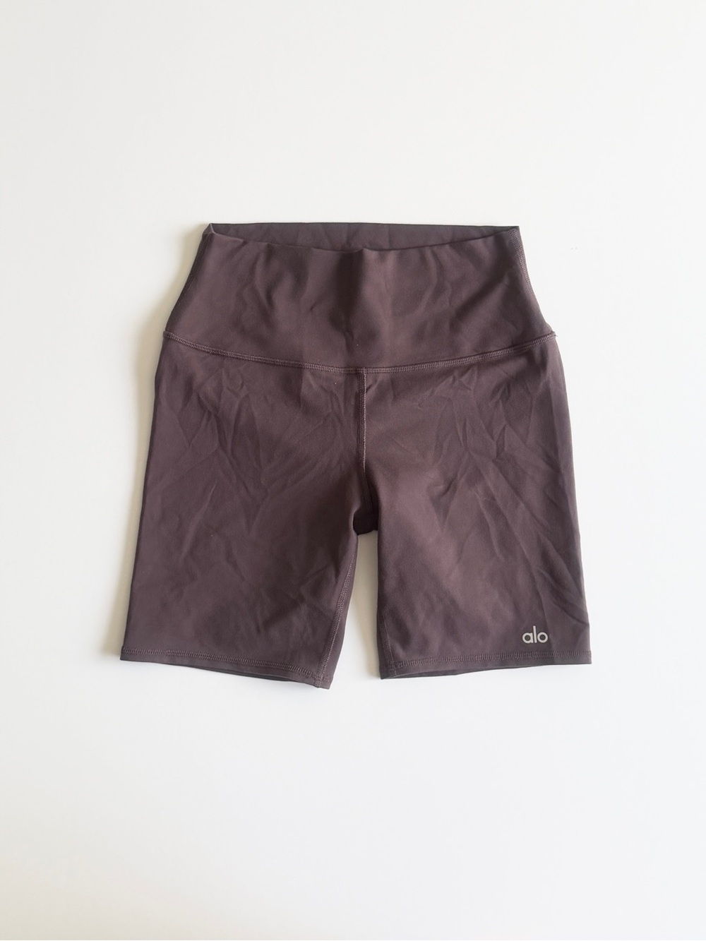 Alo yoga SMALL high rise 7”  brushed fabric biker shorts in Raisin